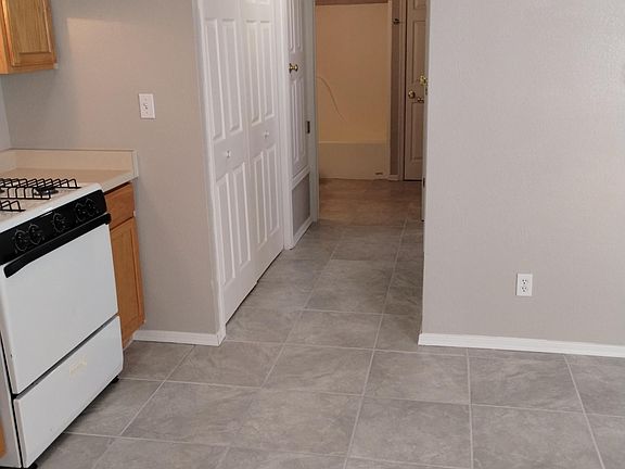 4th image of 301 McClintock Dr #2