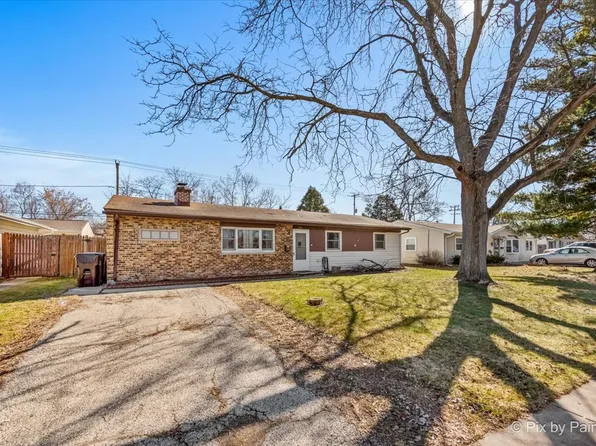 380 Dunbar Rd, Wauconda, IL 60084