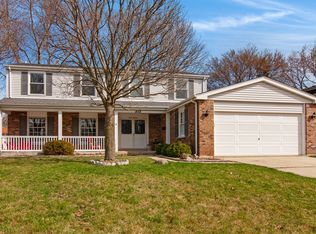 313 Cottonwood Ln, Naperville, IL