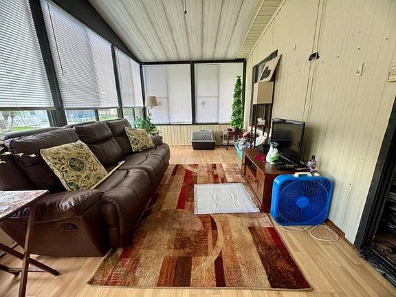 4th image of 2425 Harden Blvd #153