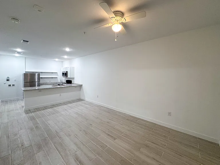 1503 E Southcross Blvd #102 — Photo 7