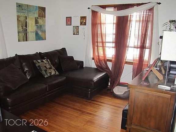 4th image of 11 Louis St Floor 2