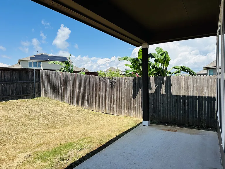 8907 Ladbroke Grv — Photo 22