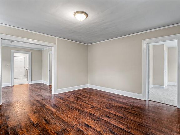 3rd image of 1105 W Florida St