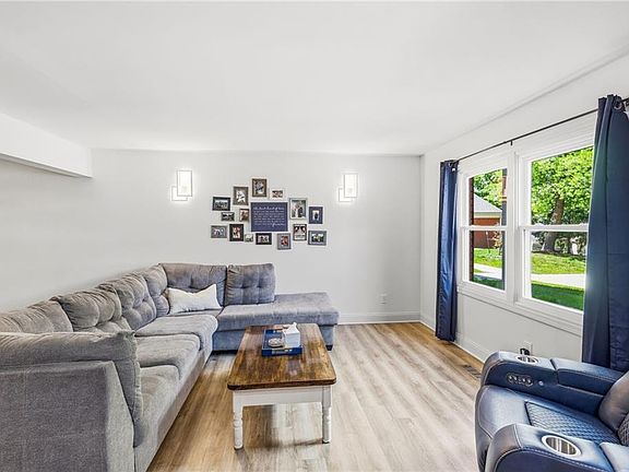5th image of 10577 Riley St