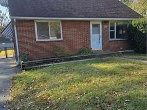 230 Reasor Dr, Saint Louis, MO 63135