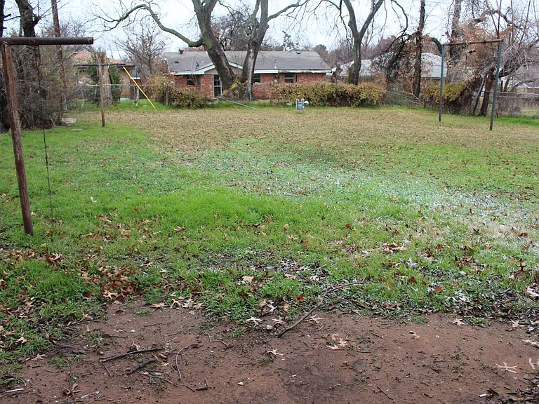 3800 Woodside Dr — Photo 12