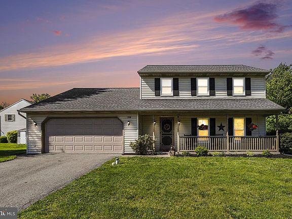 3rd image of 228 Cliff Ln