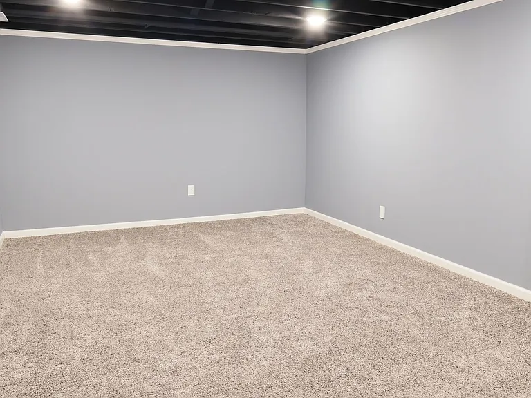 712 Plaza Dr — Photo 16