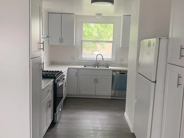 770 S Sunshine Ave S — Photo 2