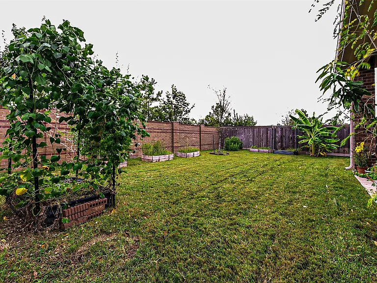 19619 Lake Bosque Dr — Photo 43