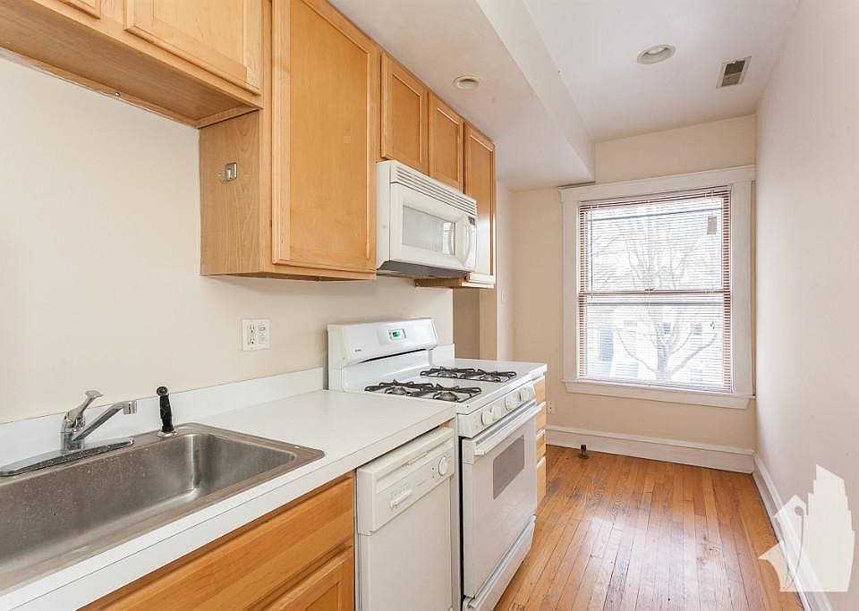 1st image of 1200 W Wellington Ave #1J