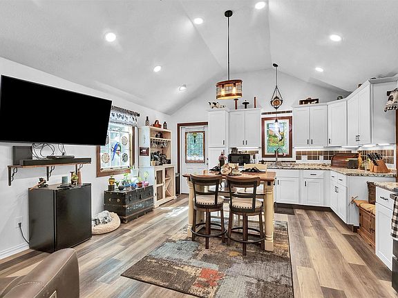 3rd image of 2075 Mangum Rd