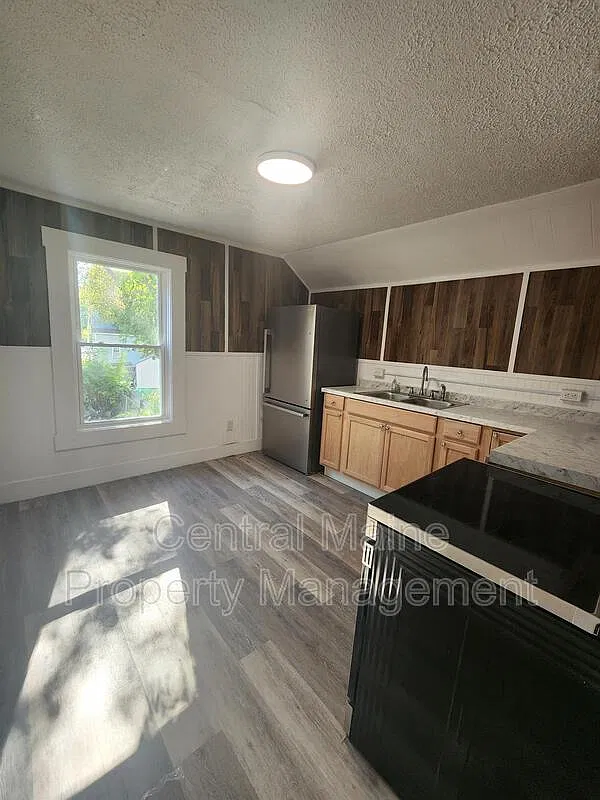 2 bed, 1.0 bath, $1,250 — Photo 3