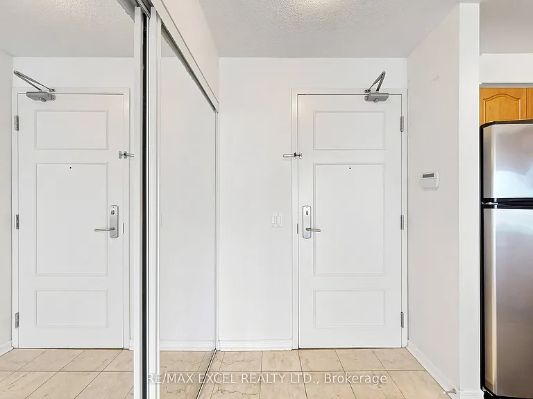 350 Red Maple Rd #508 — Photo 29
