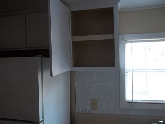 2nd image of 1505 Goodyear Ave APT 11
