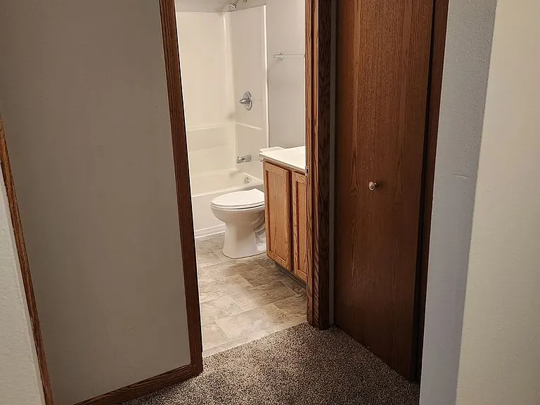 Pleasant Court Apartments — Photo 15