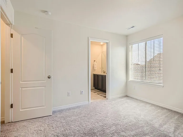 14832 Munich Ave — Photo 13