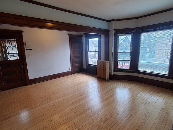 5th image of 2630 N Farwell Ave Unit B