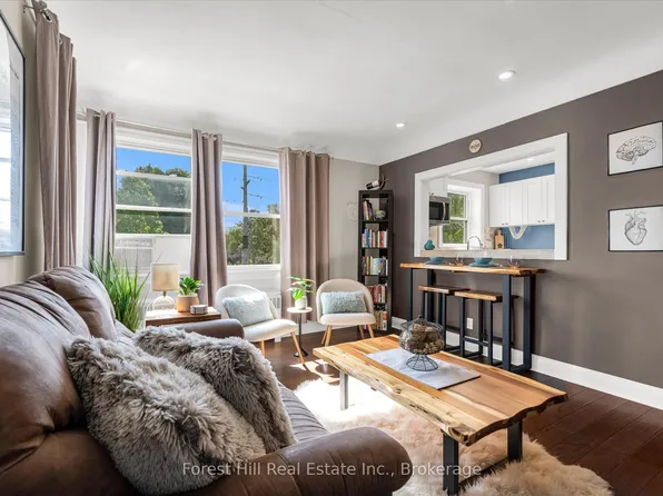 2 Stroud Rd #5, Hamilton, ON L8S 1Z6