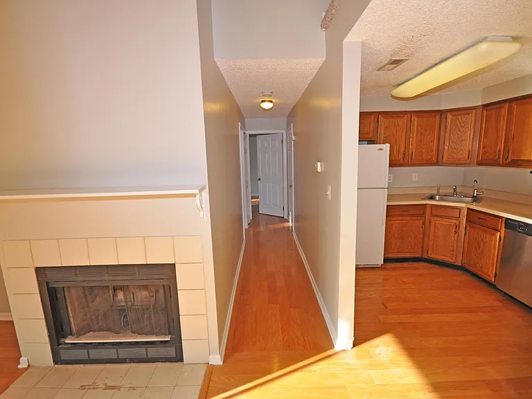 8020 Tamarron Dr — Photo 25