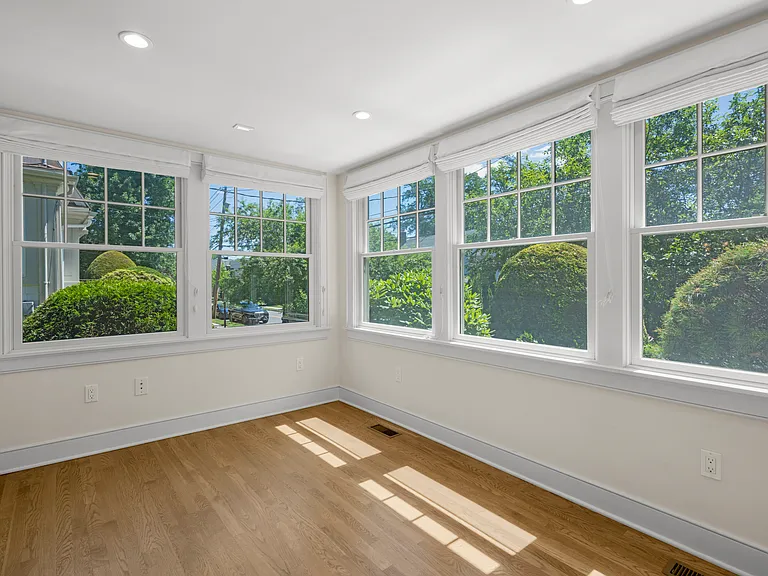 26 Vanderburgh Ave — Photo 8