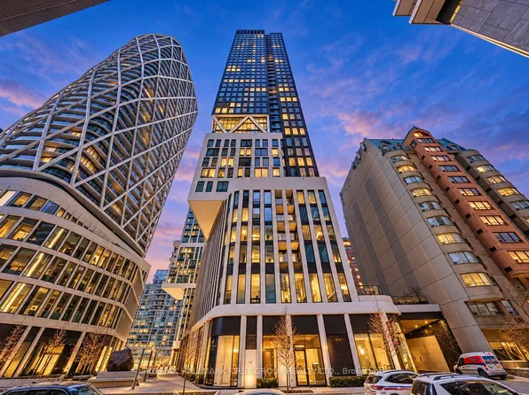 230 Simcoe St #1235, Toronto, ON M5T 0G7