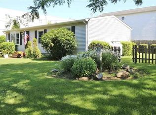 4 Connecticut Ave, Middletown, RI 02842