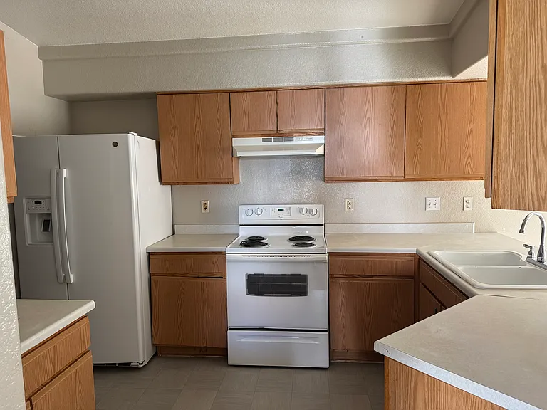 21498 E 46th Ave — Photo 3