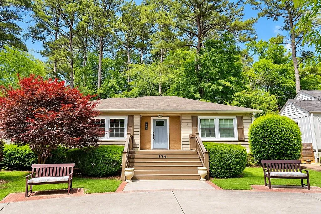3 bed, 2.0 bath, 1301 sqft, $2,800 — Photo 1