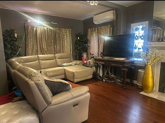 5th image of 13322 228th St
