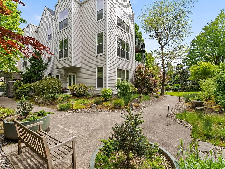 205 SW Montgomery St #204 — Photo 60