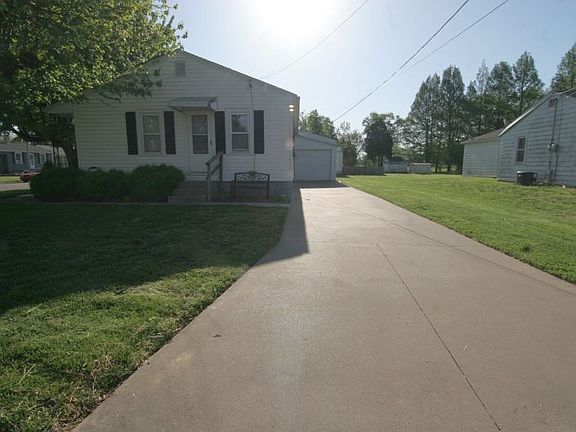 3rd image of 701 E 1st Ave