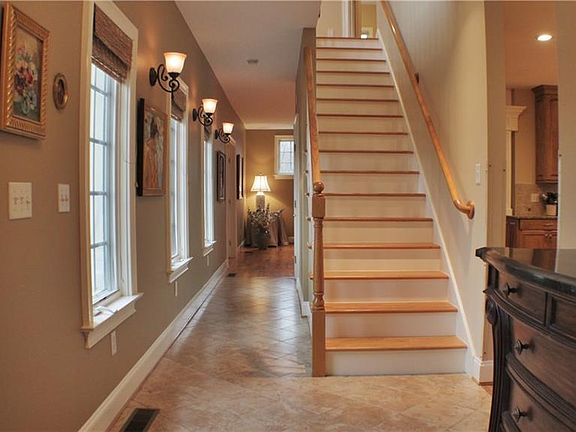 3rd image of 67 Murphy Dr