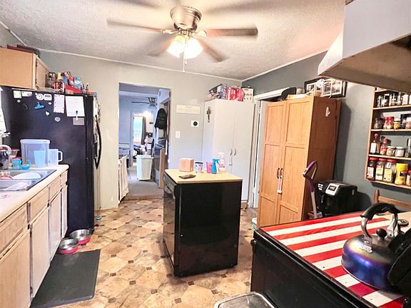 5th image of 519 Stafford St