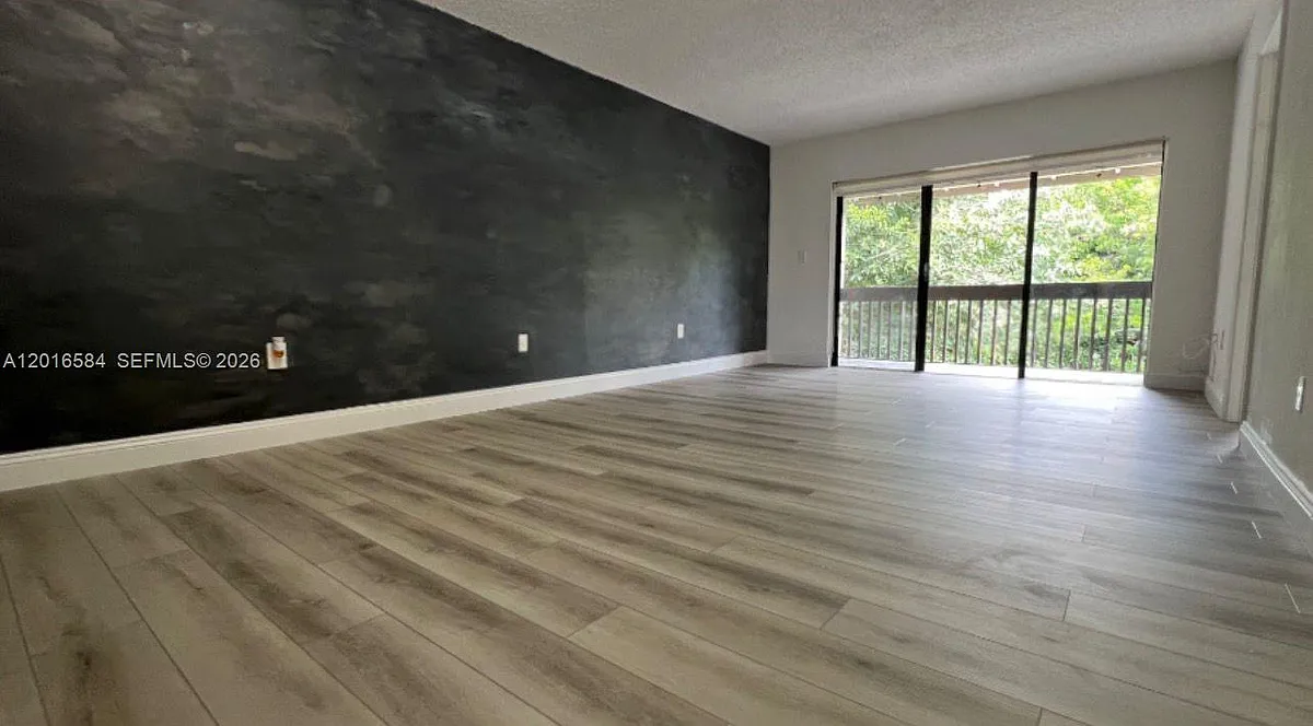 Building Photo - 8885 Fontainebleau Blvd #205