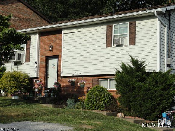 1st image of 803 Huggins Dr