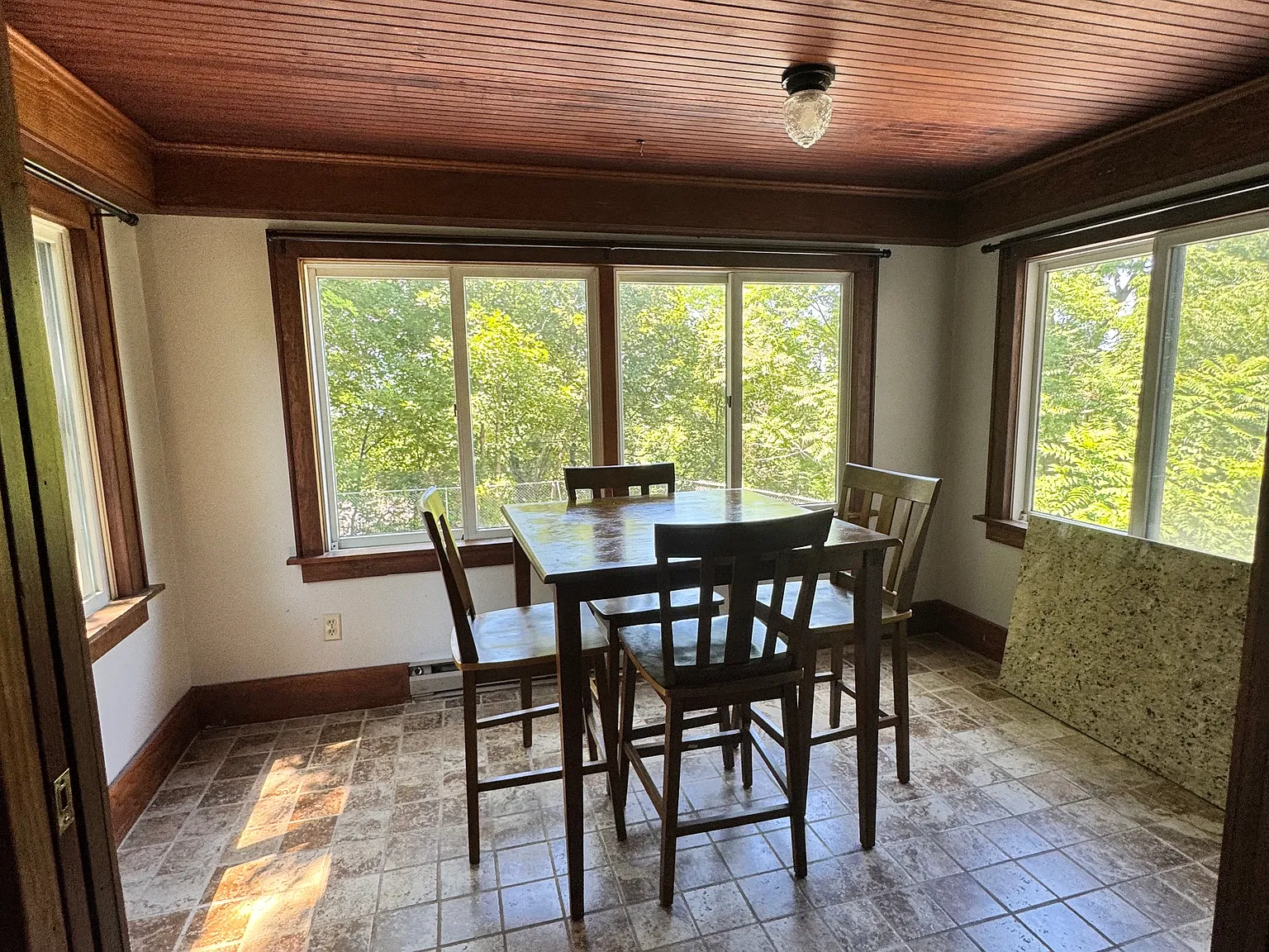 6 bed, 2.5 bath, $860 — Photo 3