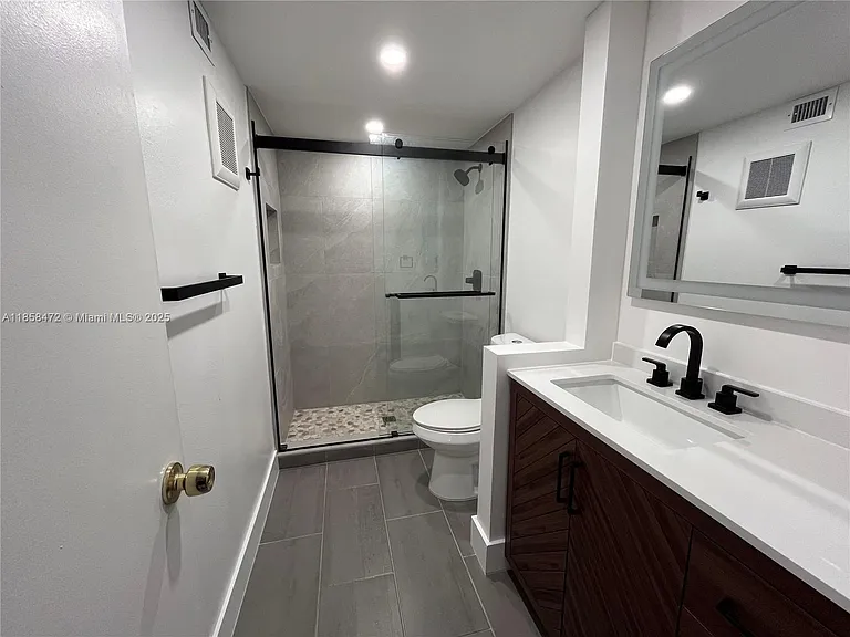 11246 NW 14th Ct — Photo 5