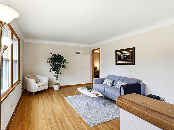 5th image of 1440 Lydia Ave W