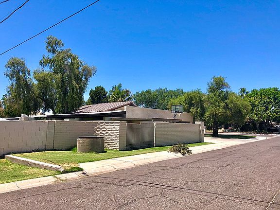 4th image of 111 E Desert Park Ln