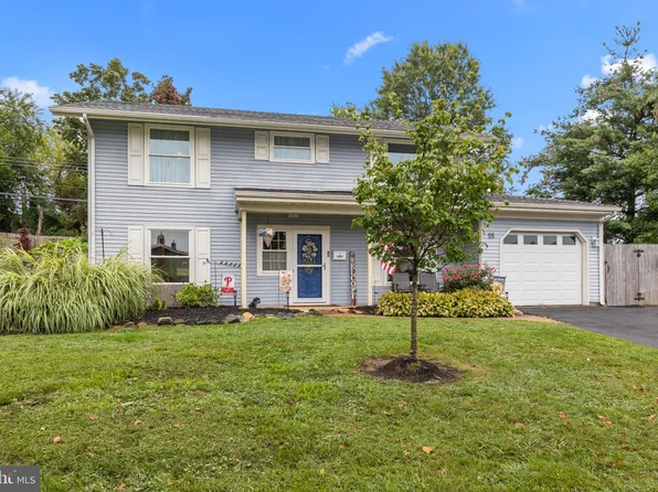 55 Terrace Rd, Levittown, PA 19056
