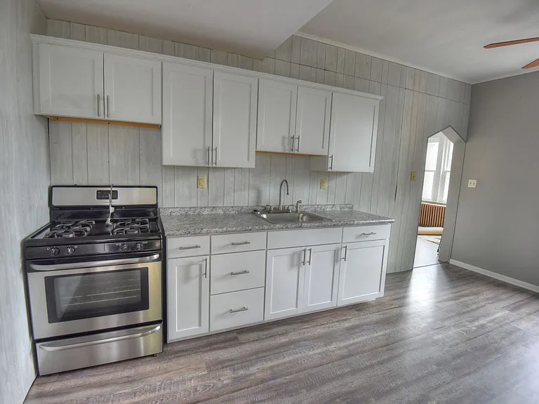 325 E Main St — Photo 3