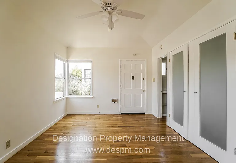 4619 1/2 Eagle Rock Blvd — Photo 2