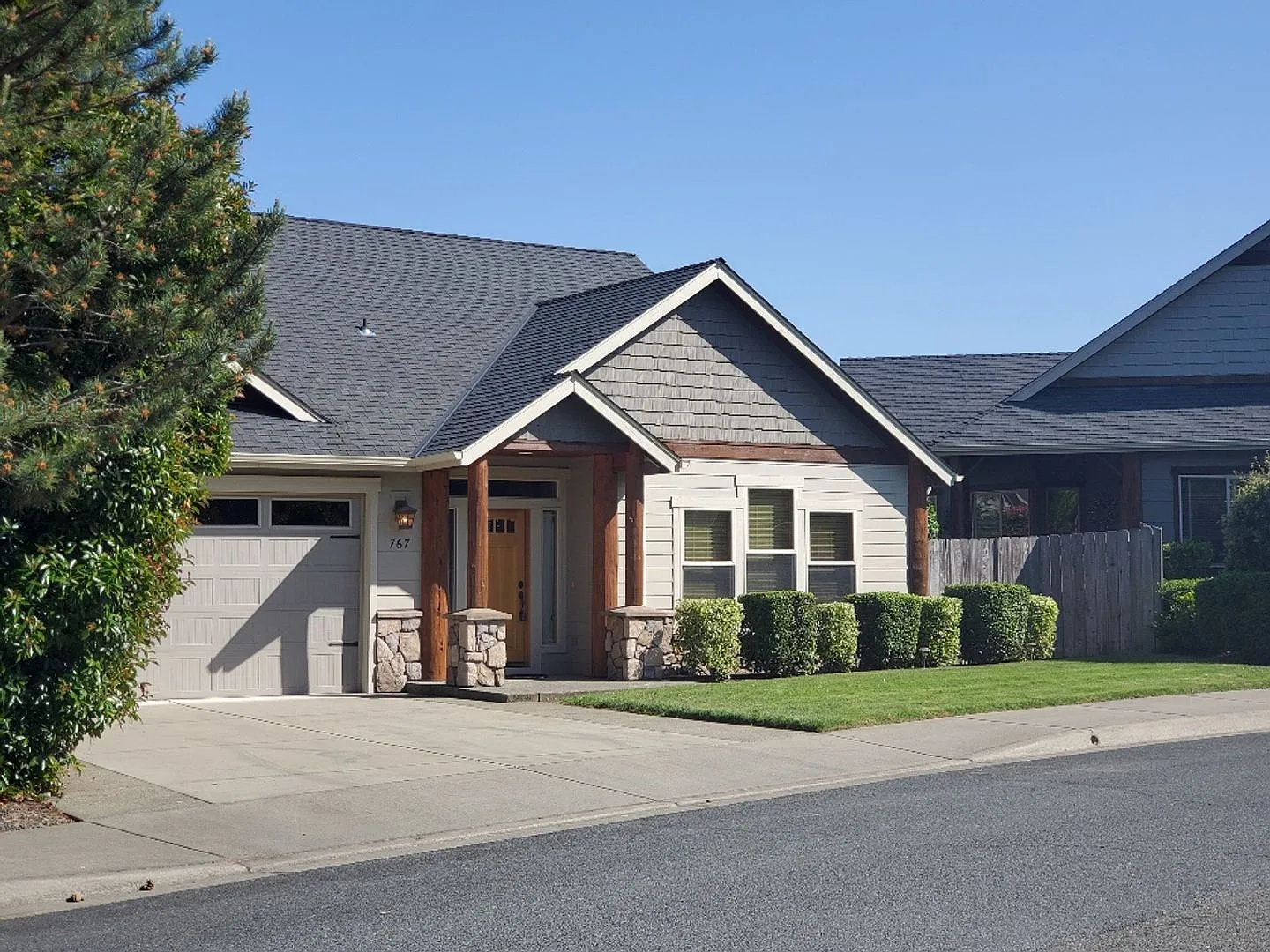 3 bed 2 bath Single Family Home for NW Rent in Grants Pass — Photo 2