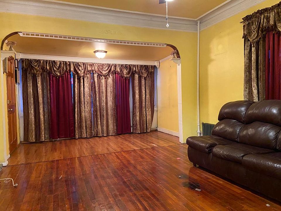 1st image of 16837 90th Ave #1