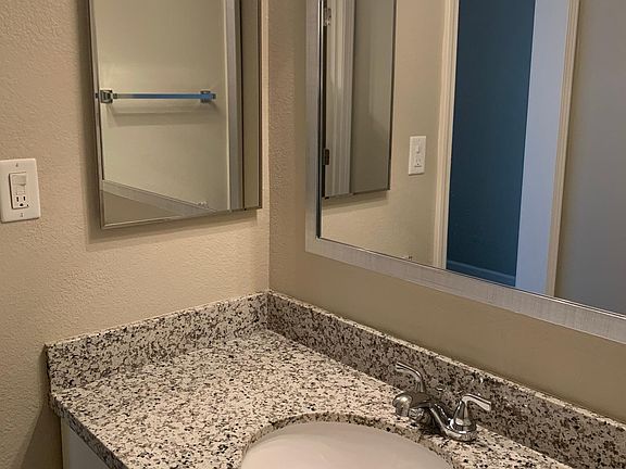 5th image of 2076 Lucretia Ave #301