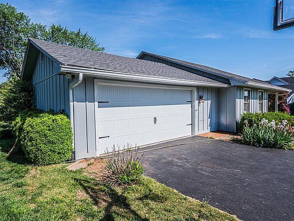 2nd image of 817 Rockwood Dr