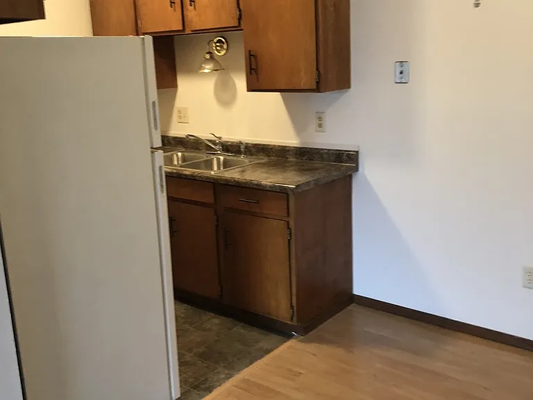 312 12th Ave NW — Photo 6