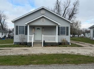 609 E Clay St, Clinton, IL 61727